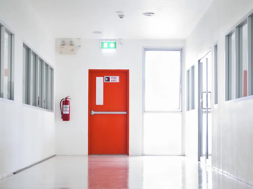 Presidi antincendio installati e mantenuti da Elettron in un edificio